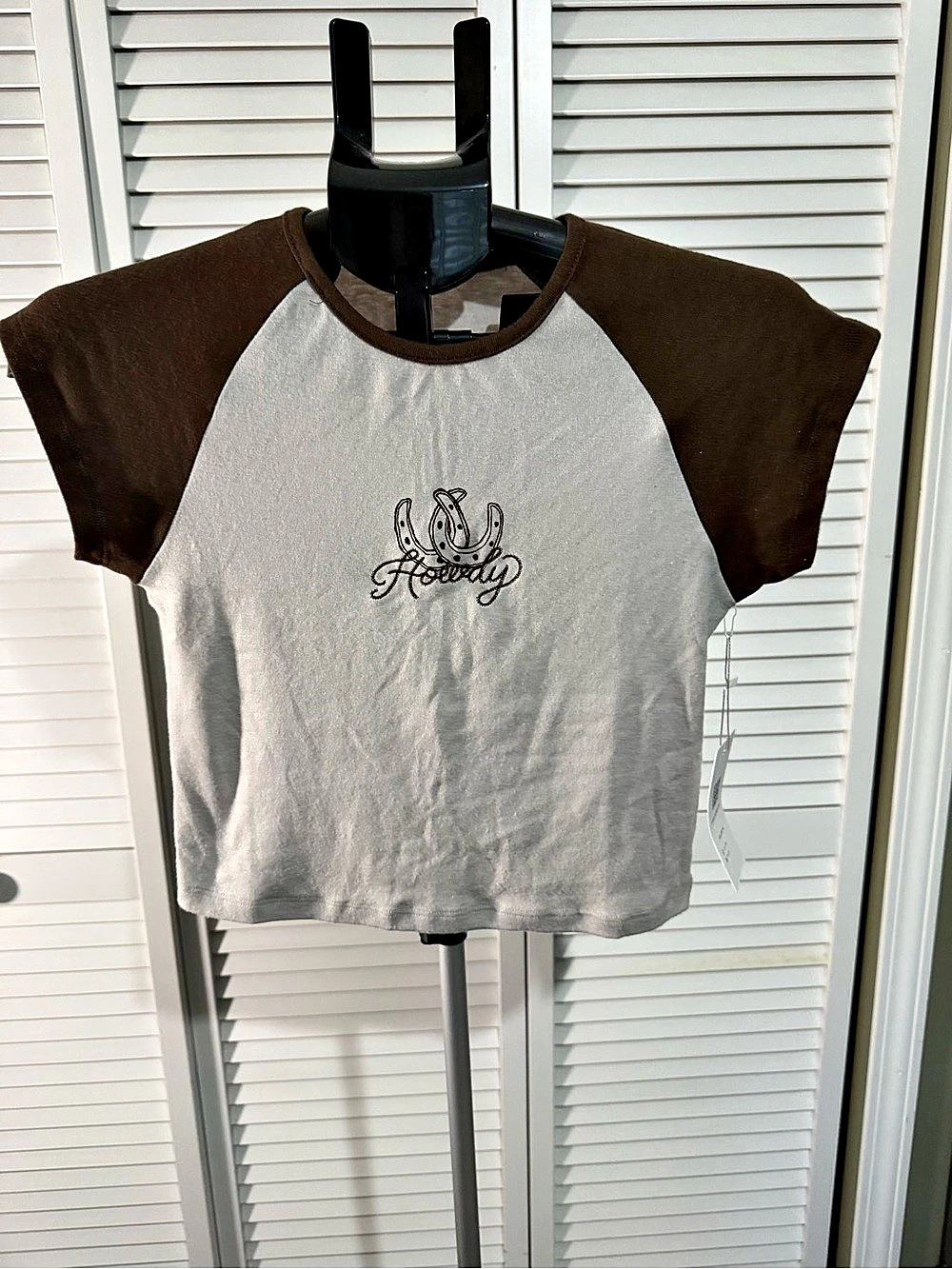 Lazy Sunday Howdy Horseshoe Ringer Crop Top Brown & Gray Small